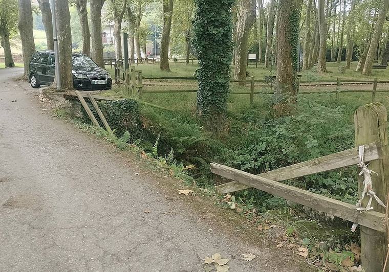 Destrozan las vallas del puente sobre el arroyo de Revilla de Riotuerto