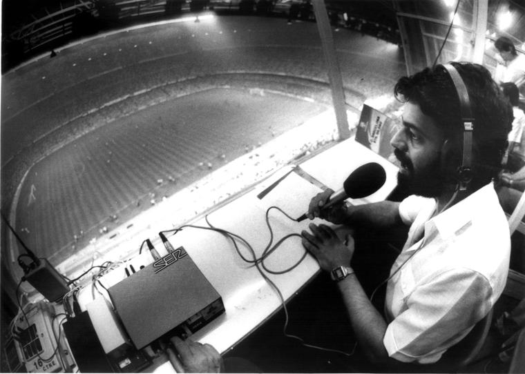 50 años de fútbol en catalán: “Como siempre, todo empieza en Ràdio Barcelona”