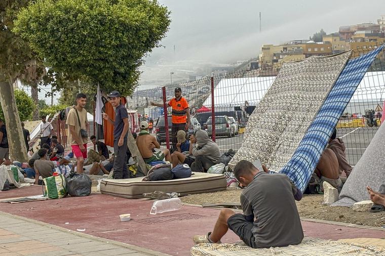El Gobierno toma el control del Puerto de Ceuta para alojar a migrantes