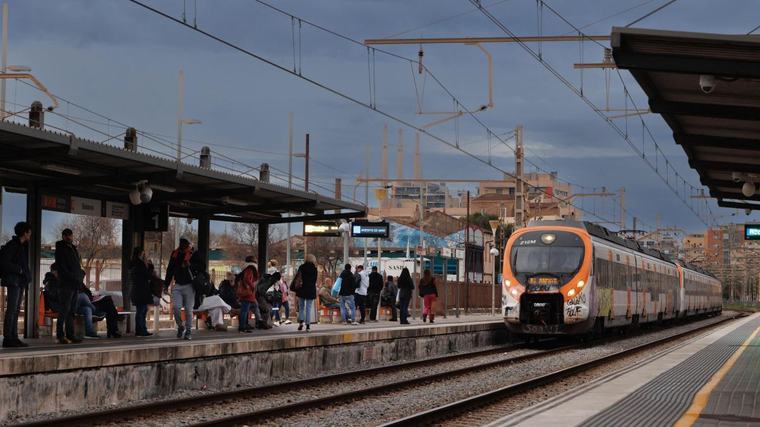 Un nuevo robo de cable entre Badalona y la Sagrera vuelve a provocar el caos en Rodalies