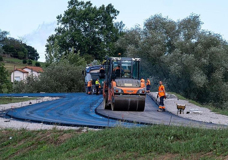 La variante de Sarón «entra en su recta final» y se acabará «en el plazo previsto»