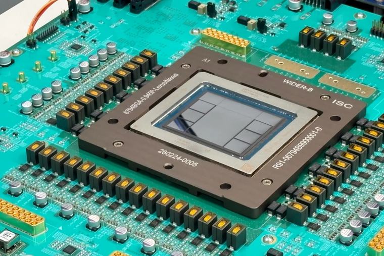 OpenAI ya tiene un chip propio y es más eficiente que los de Nvidia