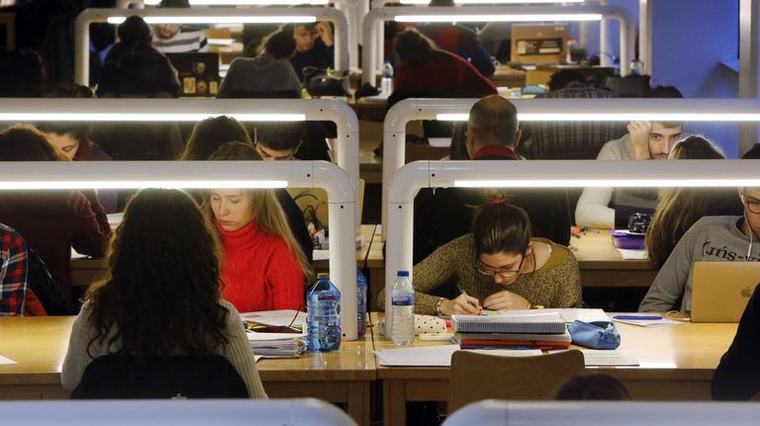 Los créditos para pagar la universidad de los hijos se cuadruplican en 10 años