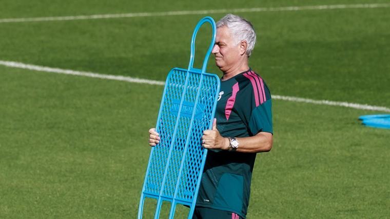 Vuelve el Mourinho de los porqués: “¿Por qué no se repitió el penalti ante el Betis?”