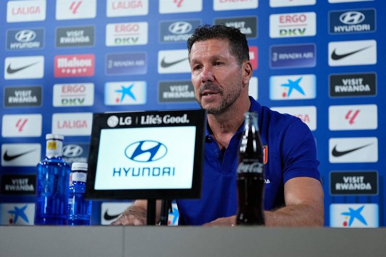 Simeone: "Julián Álvarez tiene la oportunidad de ajustar un montón de situaciones en su vida"