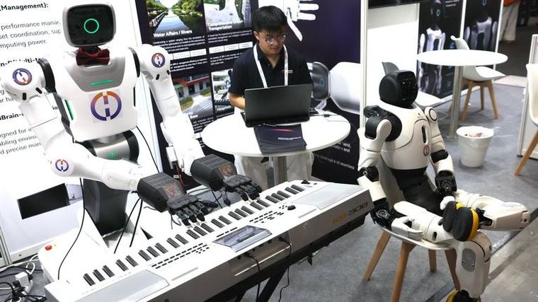 Robots humanoides, coches voladores y la inteligencia artificial asaltan Berlín