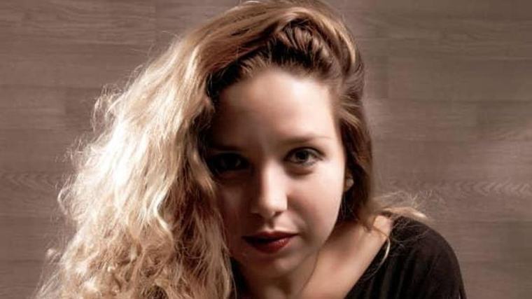 Elaine Vilar Madruga, escritora: "La rabia viene de escribir con las vísceras y de contar cosas incómodas"