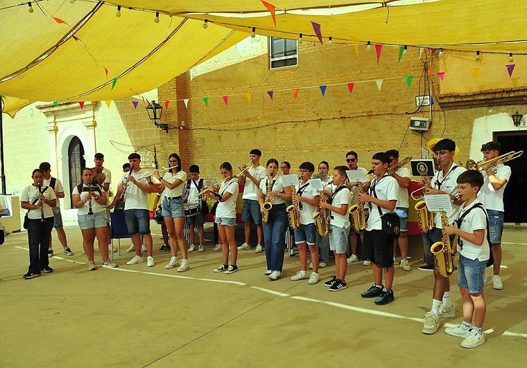 Las fiestas de un pueblo de Granada que llegó a tener 500 habitantes y que ahora cuenta 25 almas