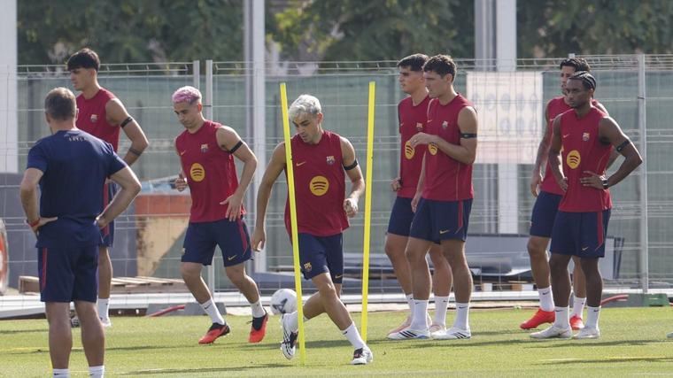 Flick ejerce de capitán, Lamine luce brazalete y De Jong vuelve a ser elegido por el vestuario