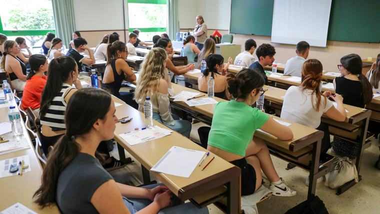 España obtiene el peor resultado de su historia en el informe PISA: los alumnos se hunden en matemáticas y lectura