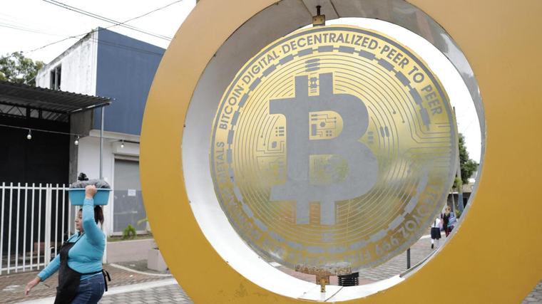 Bukele desmiente un paso atrás con el bitcoin en pleno pulso con el FMI por una cartera de más de 600 millones