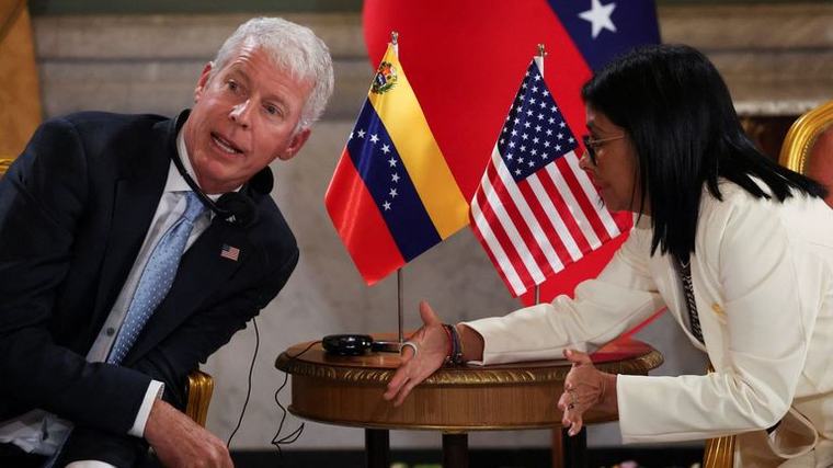 Cargos de Trump cierran en Venezuela el pacto para quedarse con el petróleo