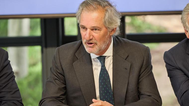 El presidente de Acciona, citado en un juzgado por no comparecer en el Parlamento navarro