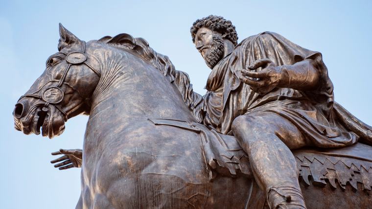Marco Aurelio, sobre el estoicismo: "El que teme la muerte, teme la insensibilidad u otra sensación. Pero si ya no percibes la sensibilidad, tampoco percibirás ningún mal. Y si adquieres una sensibilidad distinta, serás un ser indiferente y no cesarás de vivir"