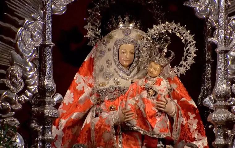 La Virgen del Pino baja de su camarín