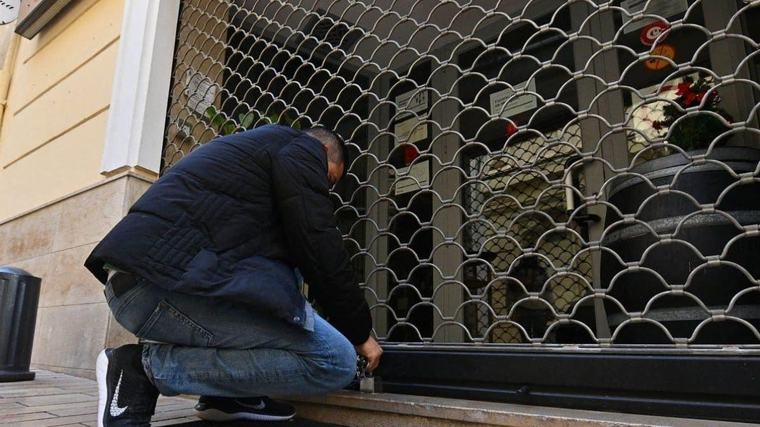 En agosto 37 comercios echaron la persiana al día
