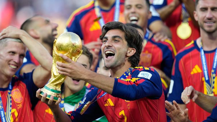 El trofeo de campeones del mundo viajará por España