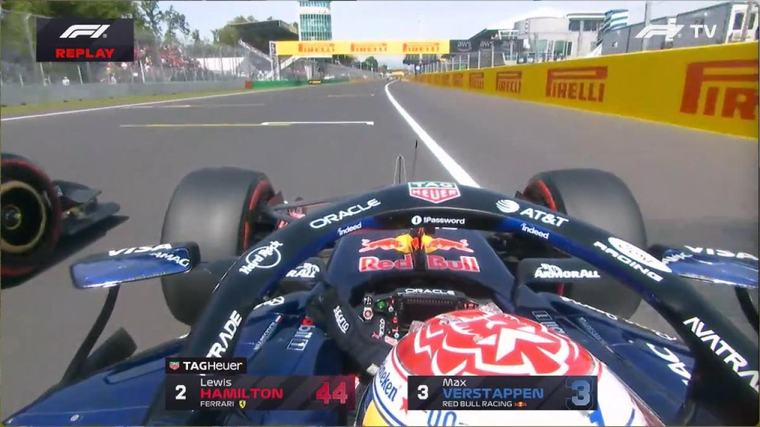 El tremendo enfado de Verstappen con Hamilton: le enseña el dedo tras un brusco adelantamiento