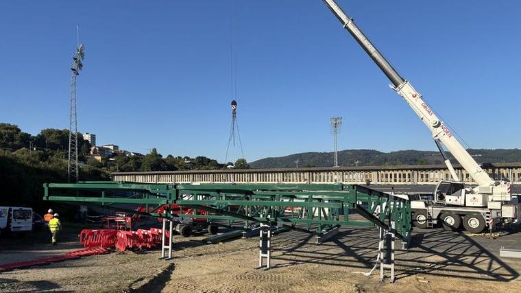 Arranca la instalación de la nueva cubierta de A Malata