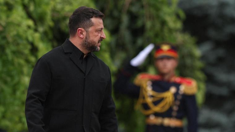 Zelenski escala el conflicto avisando a las líneas aéreas que el cielo ruso ya no es seguro