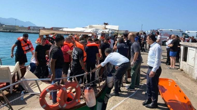 Al menos ocho muertos al naufragar un ferry con 270 personas frente a la costa norte de Chipre