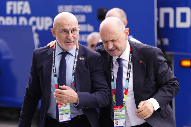 Luis de la Fuente y Rafael Louzán lanzan un aviso a la FIFA por la final del Mundial: "¿Dónde se va a jugar si no es en España?"