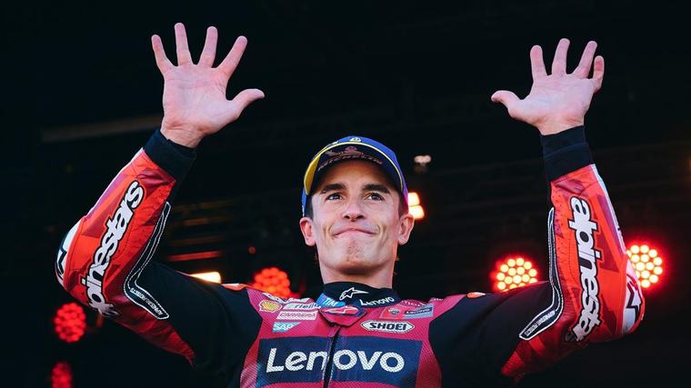 La imagen de Márquez mostrando sus heridas de guerra que demuestra que está hecho de otra pasta