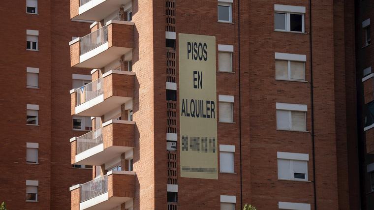 El alquiler da un ligero respiro a los estudiantes: el precio de una habitación baja un 1,1%, pero sigue costando más de 500 euros