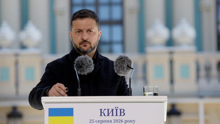 Zelenski lanza una advertencia a las aerolíneas que viajan a Rusia: "Habrá más drones, sus cielos son inseguros"