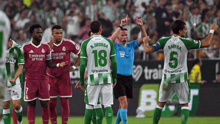 Las dos acciones polémicas que dejaron al Madrid sin la posibilidad de puntuar ante el Betis
