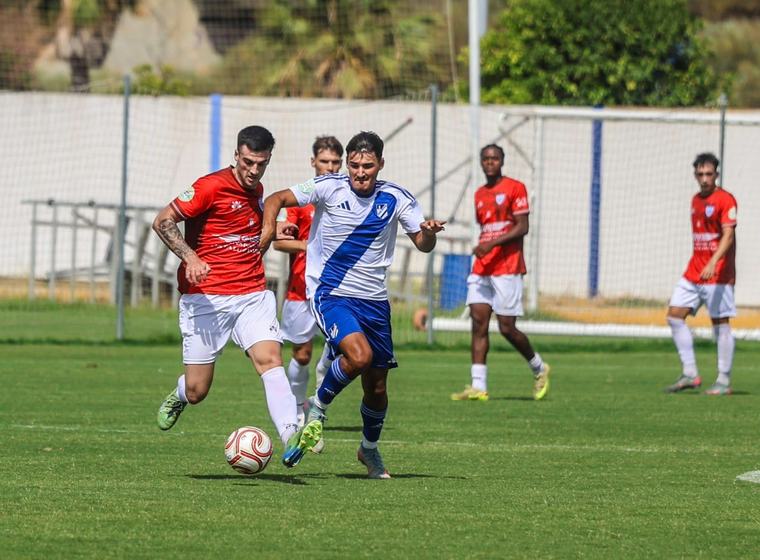 El Atlético Onubense se estrena con victoria frente al Bollullos (2-0)