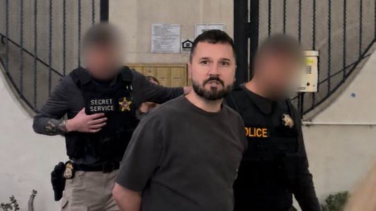 Detenido en Los Ángeles un expresentador de radio acusado de amenazar de muerte a Trump