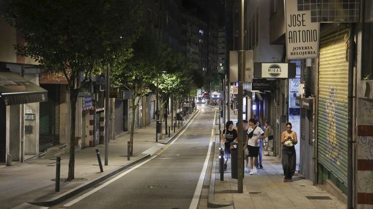 El cambio de hábitos de los más jóvenes condena a la noche gallega