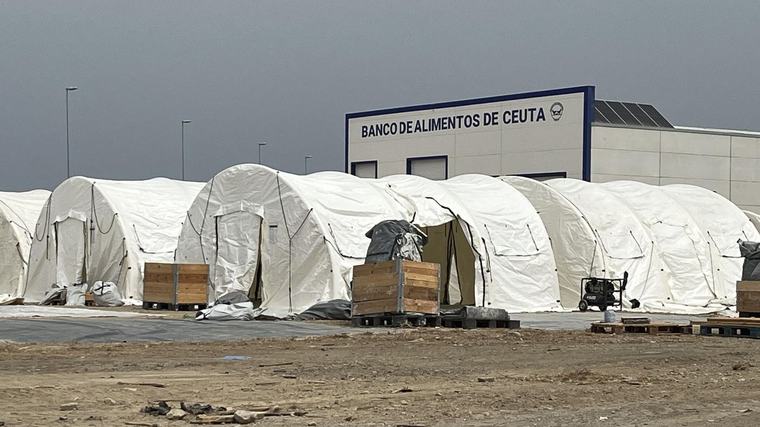 El Gobierno dice que las carpas en el puerto de Ceuta son "temporales"