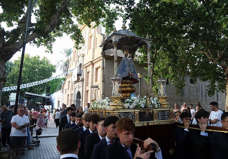 La Fuensanta y la juventud, la raíz y las ramas alimentan la tradición en Córdoba