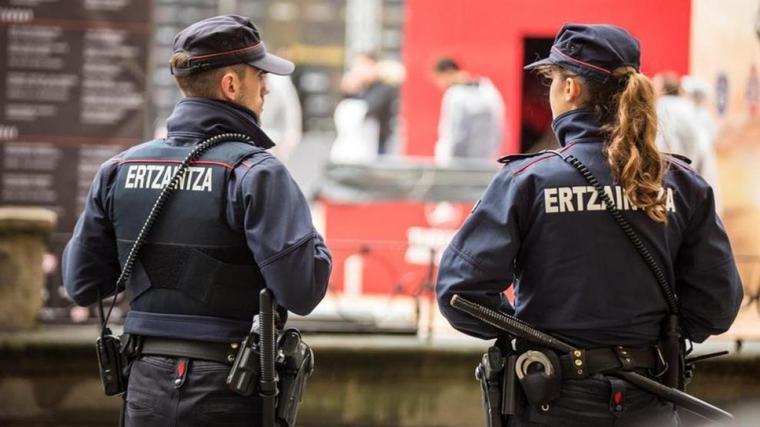 Detenido por agredir sexualmente a una mujer y golpear a otra en un local de alterne de Irún