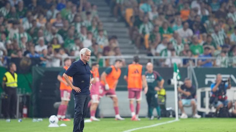 Mourinho inyecta el objetivo Champions y zanja la derrota en Liga con un «los árbitros no saben ni sus reglas»