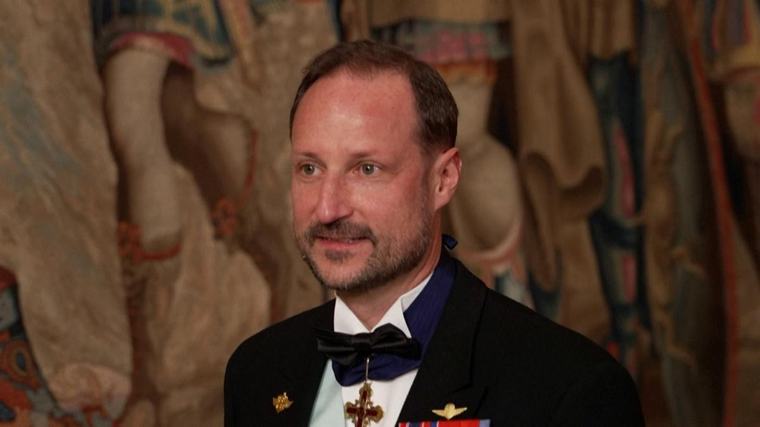 Haakon VIII llega al trono en el peor momento de la monarquía noruega