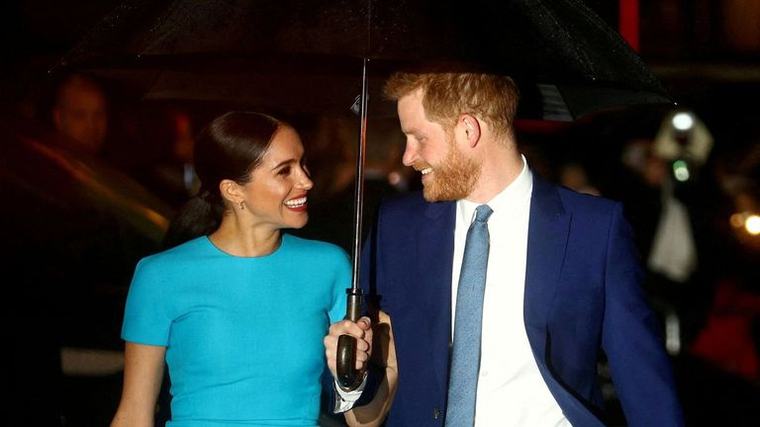 Trump asegura que si él fuera la familia real británica no acogería a Harry y Meghan