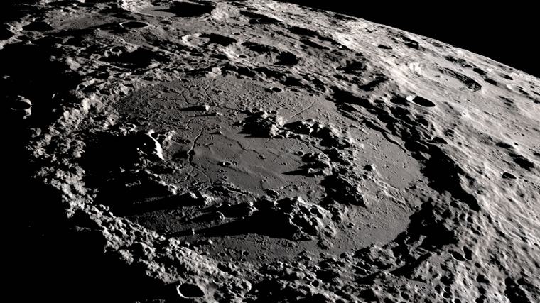 Heather Graham, bioquímica de la NASA: “La Luna es un lugar donde hongos y bacterias pueden sobrevivir”