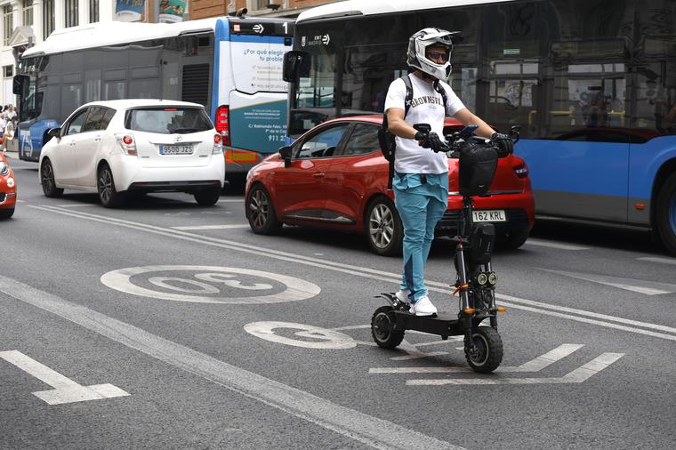 Renfe vuelve a permitir el transporte de patinetes eléctricos a bordo de sus trenes a partir de este lunes