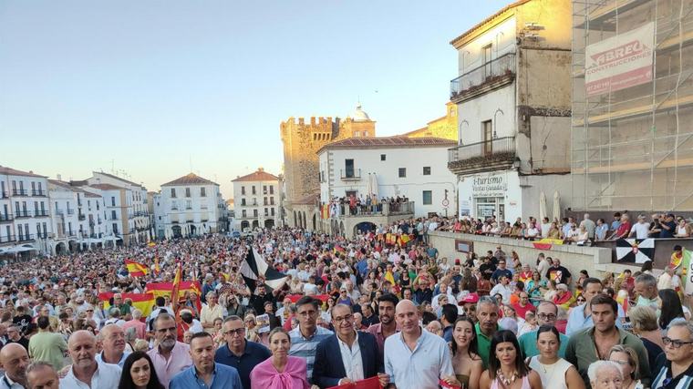 Guardiola, Azcón y Mañueco van a las manifestaciones en apoyo a Ceuta, mientras se niegan a acoger menores migrantes