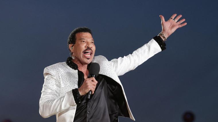 Lionel Richie ingresa en cuidados intensivos tras sufrir un nuevo episodio de salud durante un concierto