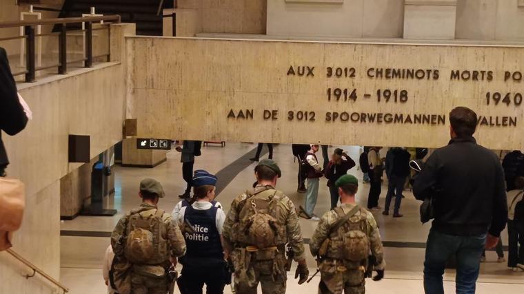 Detenido un hombre armado con un Kalashnikov en la estación internacional de Bruselas