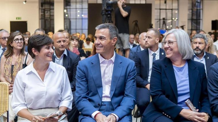 Pedro Sánchez ataca a Ayuso: "Comprarse un aticazo de 6 millones no es hacer políticas de vivienda"