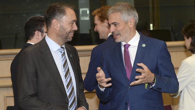España vincula el proceso de ampliación europea a la oficialidad del catalán