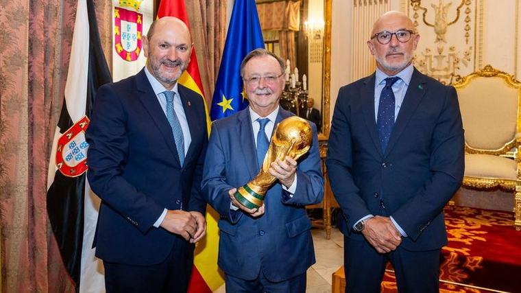 Luis de la Fuente apoya a Ceuta: «Sois mis ídolos, no estáis solos»
