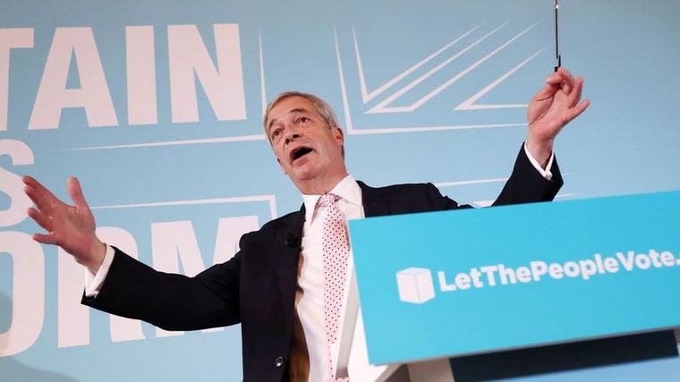 Graban a Farage aceptando donaciones ilegales en una nueva crisis