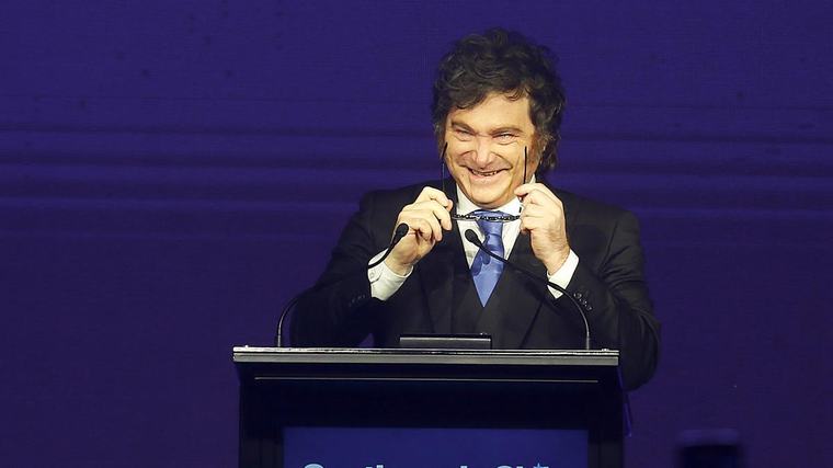 Milei acusa a la Moncloa de facilitar “la inmigración descontrolada ” y dice que Sánchez está rodeado de “gentuza”
