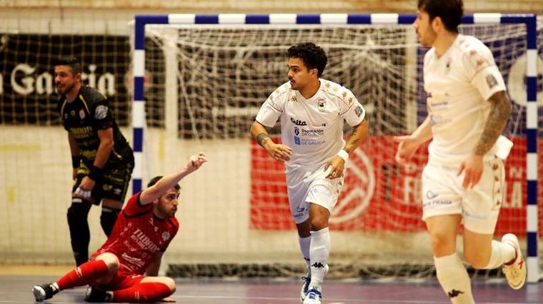 Novoa abrocha la victoria de O Parrulo en su derbi contra el Noia (3-2)